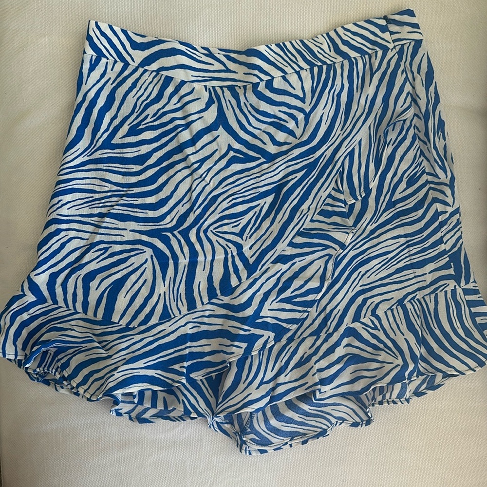 NEW Zara skort 
Lightweight, perfect for spring/summer